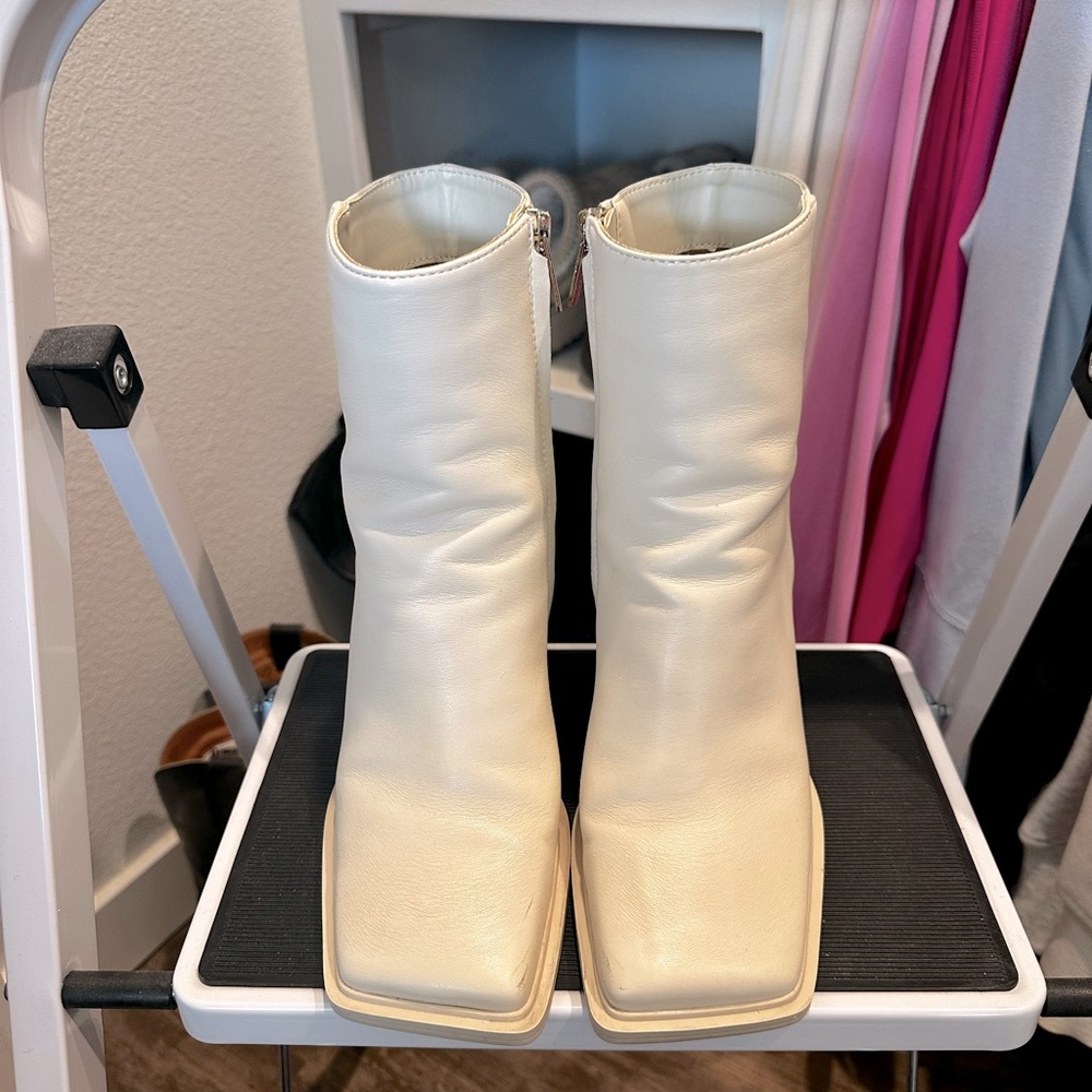 White Heel Boots - Circus size 6.5